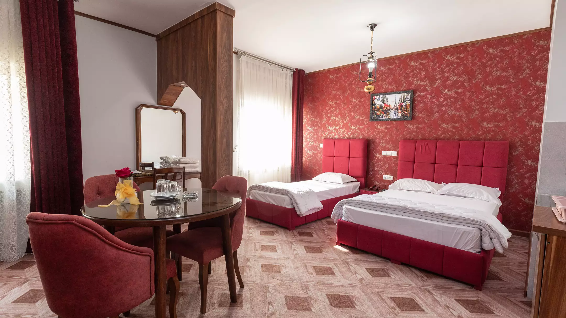 Alibaba https://cdn.alibaba.ir/ostorage/hotel-accommodation-images/674ac04410d0d5745be3d1ef_هتل دریا - سوئیت سه تخته VIP (1).webp